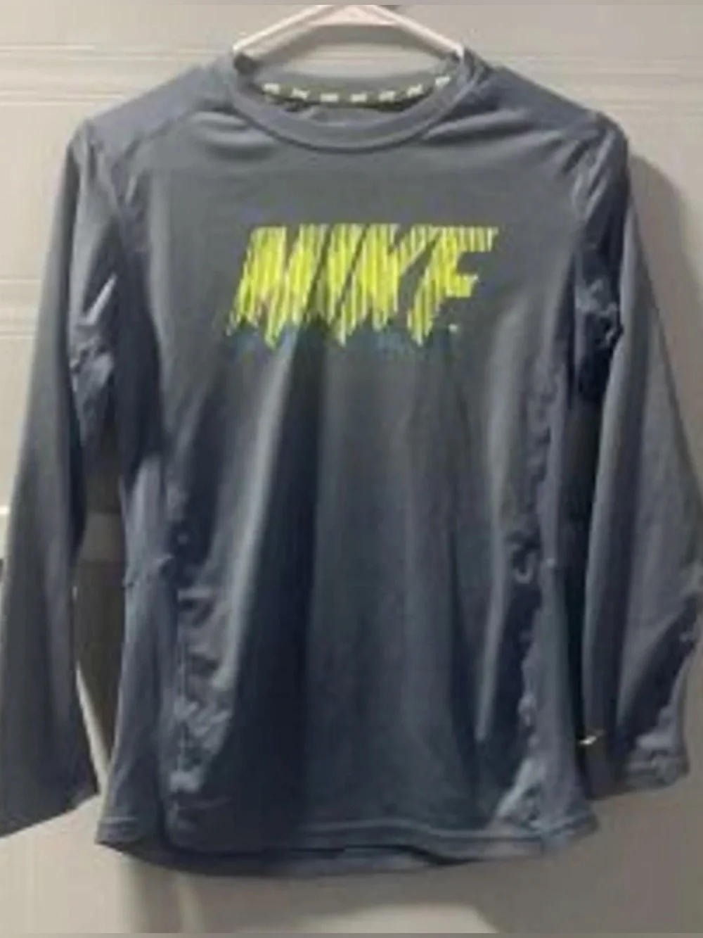 Nike Dri Fit Long Sleeve Performance Tee in Dark Gray Yellow Logo size 10 boy